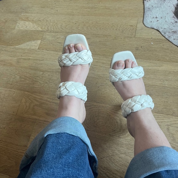 White Braided Open Toe Guess Heel - Picture 1 of 3